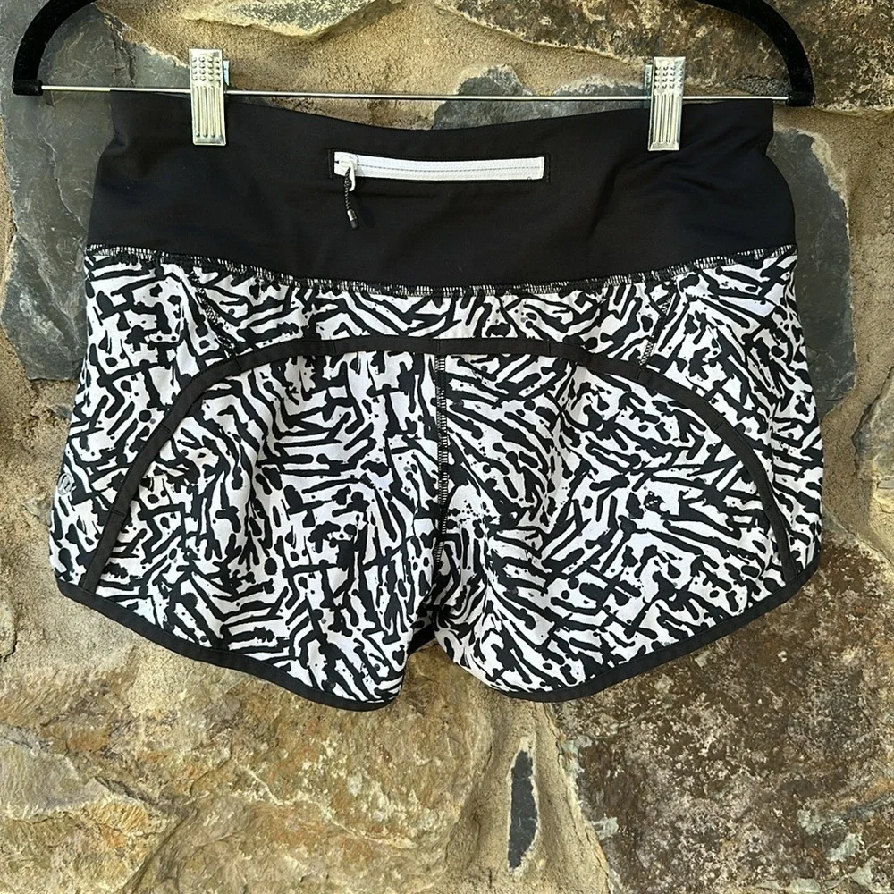 Lululemon Tracker Short III *4-way Stretch Brushed Animal White Black / Black